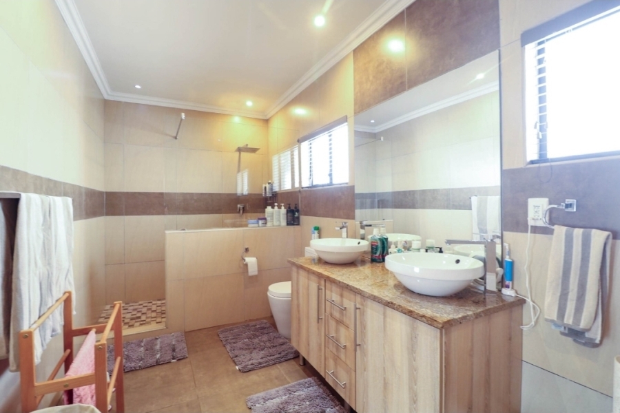5 Bedroom Property for Sale in Protea Park North West
